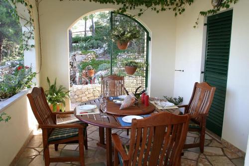  Apartment Slatine 2568c, Pension in Trogir bei Trogir