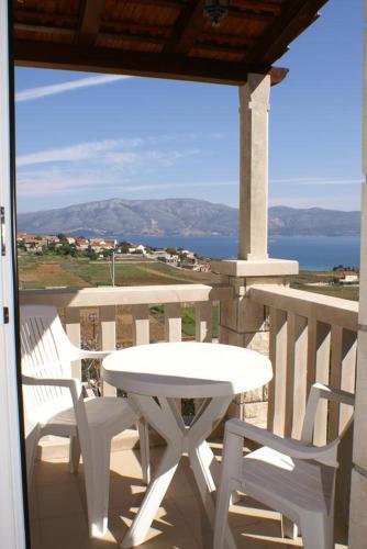 Apartments with a parking space Lumbarda Korcula - 4370 - image 2