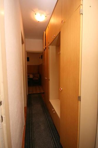 Apartments with WiFi Omis - 4642 - image 5