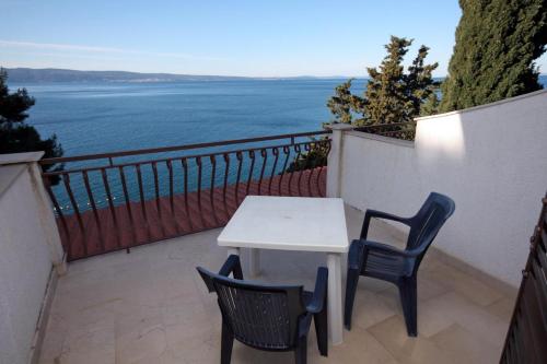 Apartments by the sea Sumpetar Omis - 4827 - image 4