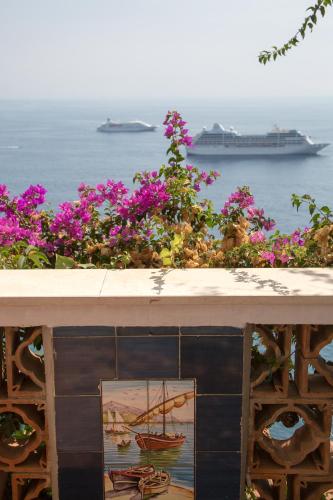 Bouganville & Sea - image 3