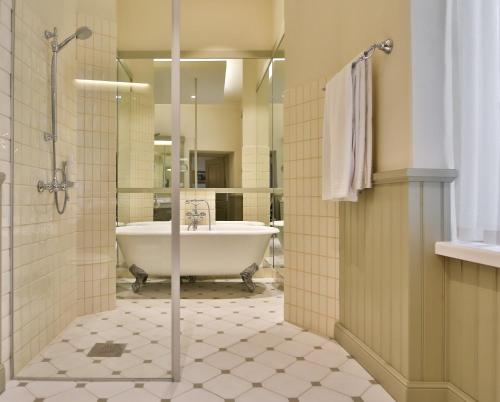 Antonius Hotel - image 8