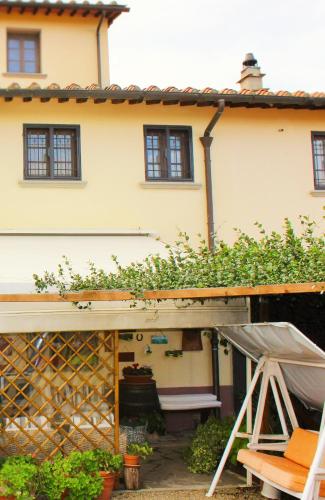 Bejárat, Mina House in Campi Bisenzio