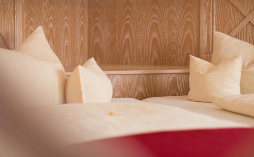 2 bedrooms, 3 beds