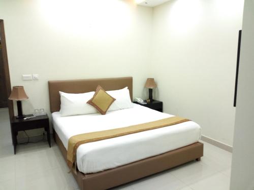 Kumail's Continental Hotel