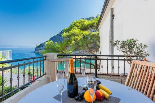  Apartment Uvala Vela Stiniva 6864a, Unterkunft in Poljica