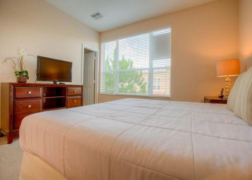 Emerald Isle- Three Bedroom Townhome Orlando (FL)