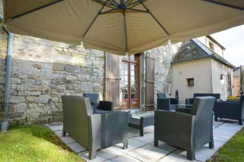 Logis Hotel Restaurant Manoir De L'Acherie in Villedieu-les-Poeles
