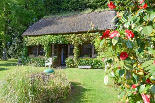 Logis Hotel Restaurant Manoir De L'Acherie in Villedieu-les-Poeles