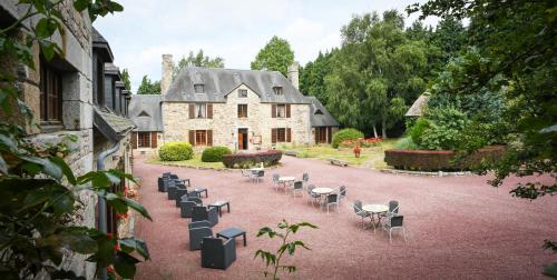 Logis Hotel Restaurant Manoir De L'Acherie in Villedieu-les-Poeles