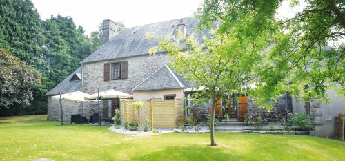 Logis Hotel Restaurant Manoir De L'Acherie in Villedieu-les-Poeles