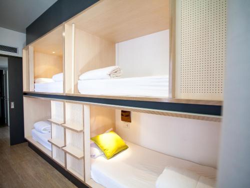 TOC Hostel and Suites Madrid Room Type - Single Bed in 8-Bed Female Dormitory Room