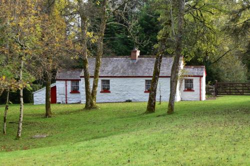 Railway Crossing Cottage - main image
