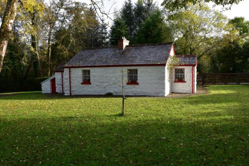 Railway Crossing Cottage - image 6