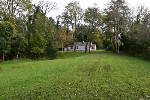 Railway Crossing Cottage - image 4