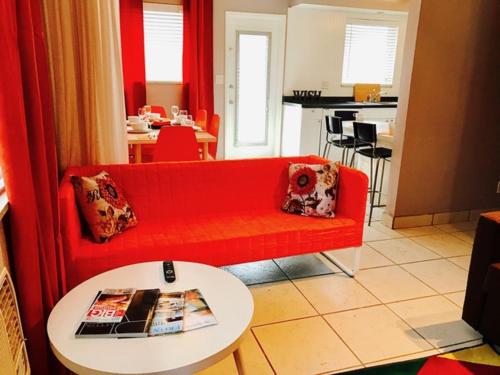 Hollywood Light Haven Lodge - image 2