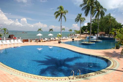 Swimming pool, Rayong Resort Hotel in Rayong