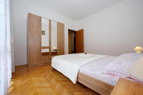 Apartments with a parking space Bibinje Zadar - 5800 - image 3