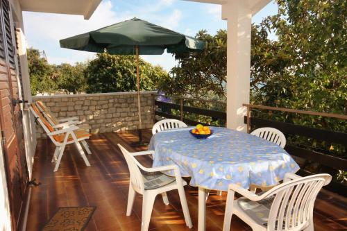  Apartment Kozino 5734b, Unterkunft in Petrčane