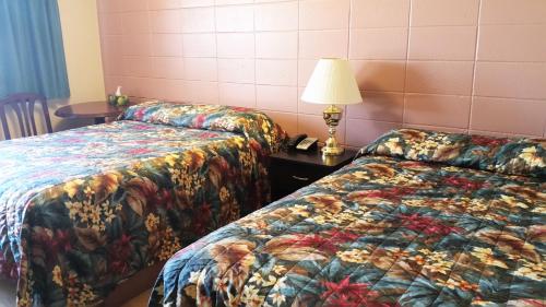 2 queen beds