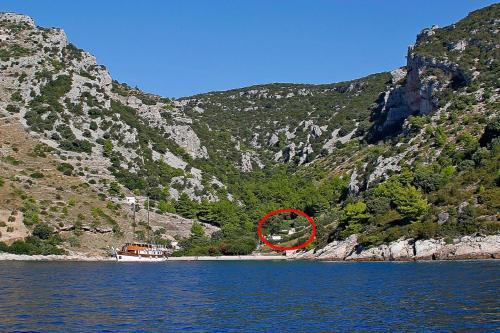 Secluded fisherman's cottage Cove Velo Zvirje Brac - 11034