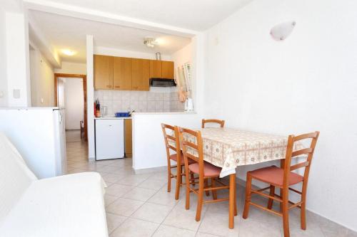  Apartment Sreser 10138b in Janjina
