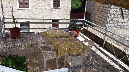 Apartments by the sea Jelsa, Hvar - 11319
