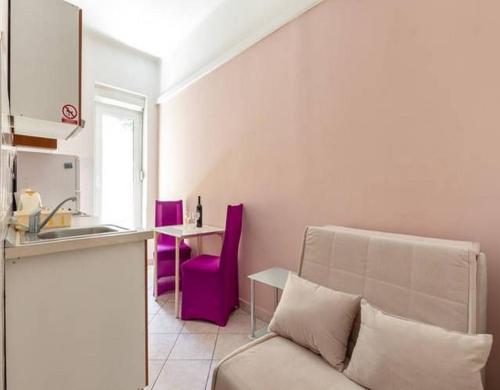 Studio with Balcony image 2