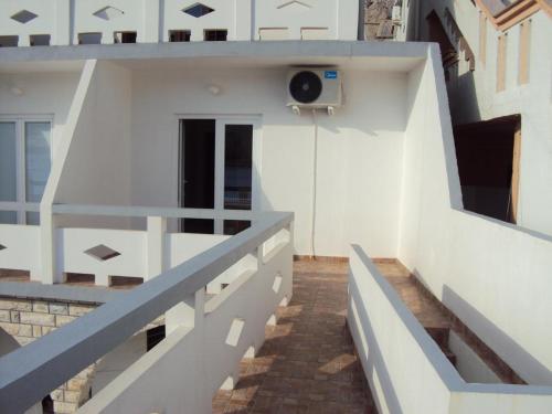 Apartments by the sea Metajna Pag - 12443 - image 2