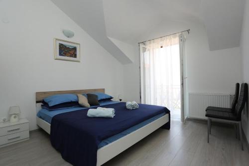 Apartments with a parking space Supetar Brac - 13165 