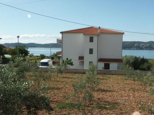 Apartments by the sea Seget Donji Trogir - 2041 - image 2