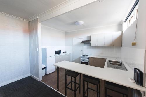 Konyha, Links Hotel in West Lakes