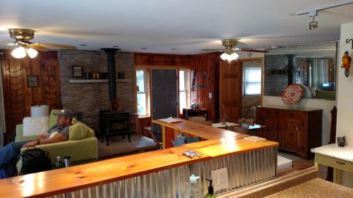 . East Tawas Rustic Retreat