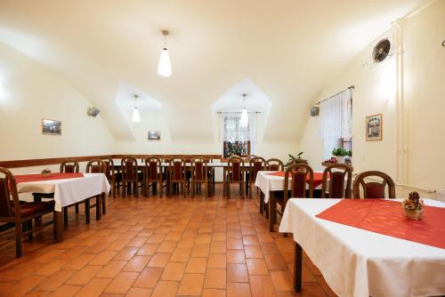 Restaurant, Sobodajalstvo Obal in Cankova