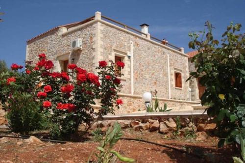  VIOLA SUITES,VILLA 3 with shared pool, Unterkunft in Xirostérnion