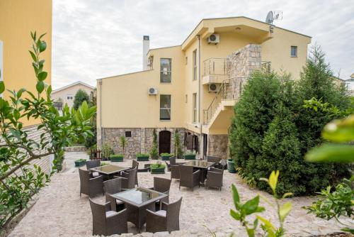 Hotel Crnogorska Kuća - image 10