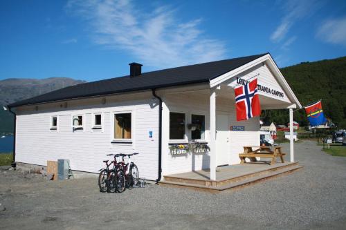 Løkvollstranda camping As - Hotel - Samuelsberg