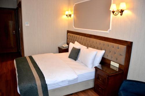 Deluxe Double Room image 4