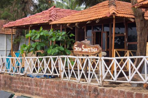 

Shiva Shakti Yoga Beach Resort