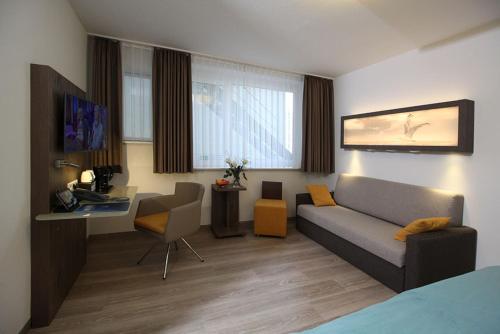 City Hotel - image 2