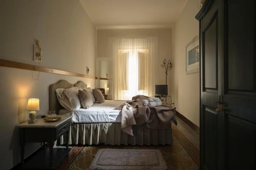1 queen bed, 1 twin bed
