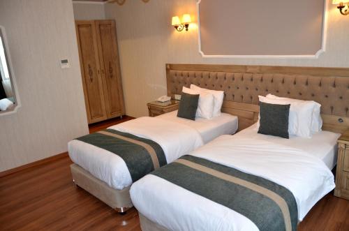 Economy Twin Room image 5