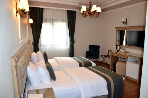 Economy Twin Room image 2