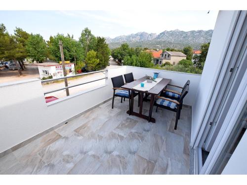 陽台/露台, Apartments LA ROOM-near the "Pisak" beach in 瑟里尼