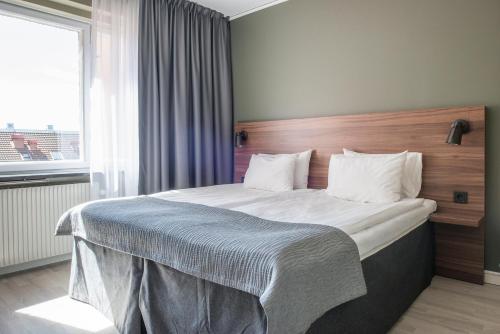2 twin beds