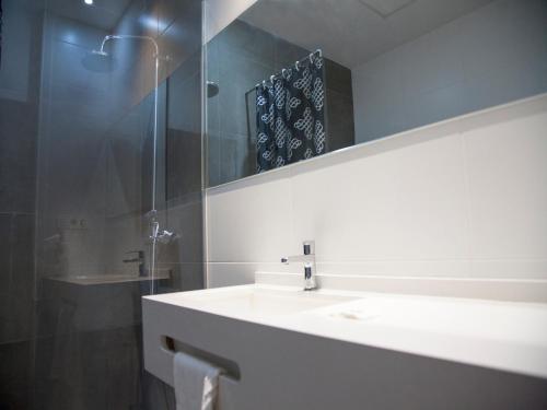 One-Bedroom Apartment image 2