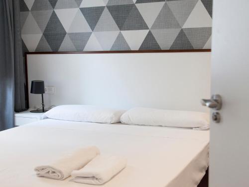 One-Bedroom Apartment image 9
