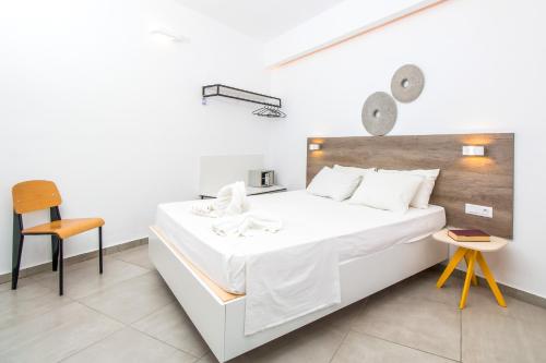 Hillside Studios & Apartments - image 10