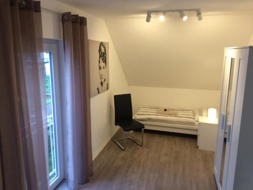 Haus Willi - kleine & schnuckelige Ferienwohnung in Ortenberg mit WLAN Balkon Parkplatz - neu & sauber & gemütlich