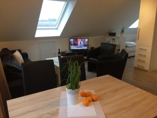 Haus Willi - kleine & schnuckelige Ferienwohnung in Ortenberg mit WLAN Balkon Parkplatz - Neu & sauber & gemütlich - Apartment - Ortenberg